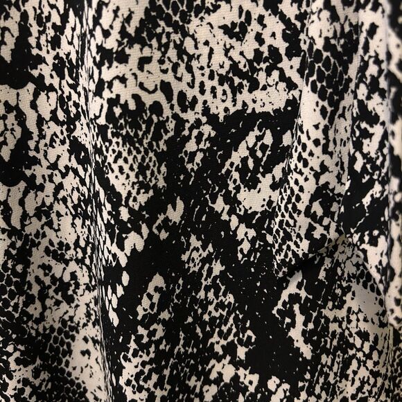 Donna Morgan Short Sleeve Dress Snake Skin Print Faux Wrap Size 8 EUC - Picture 9 of 10